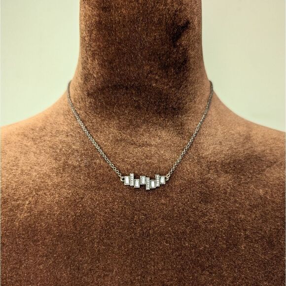 Banana Republic crystal necklace - Picture 2 of 7